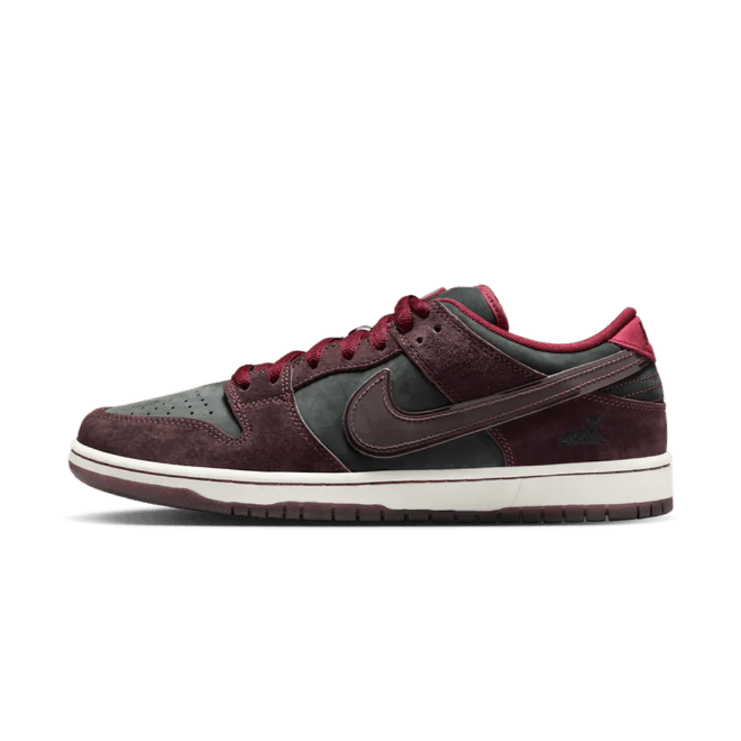 Nike SB Dunk Low Riot Skateshop